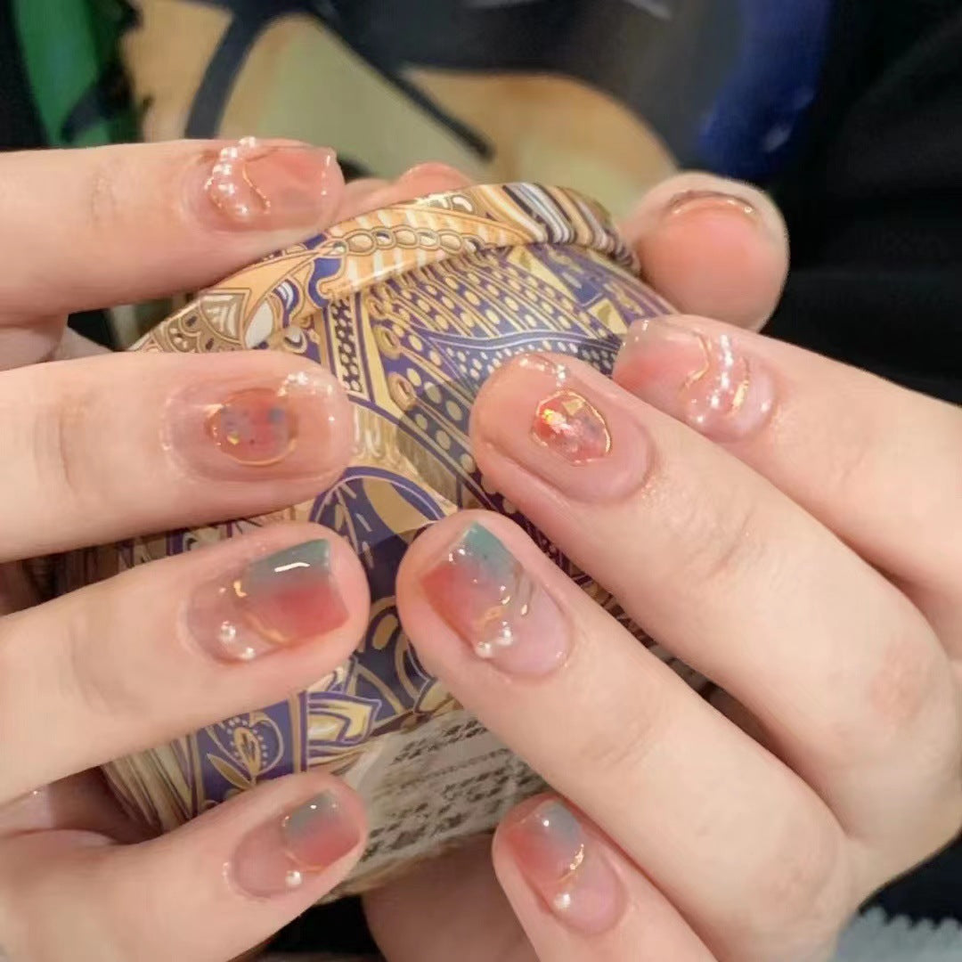 Künstlerisches Gel-Nail-Design