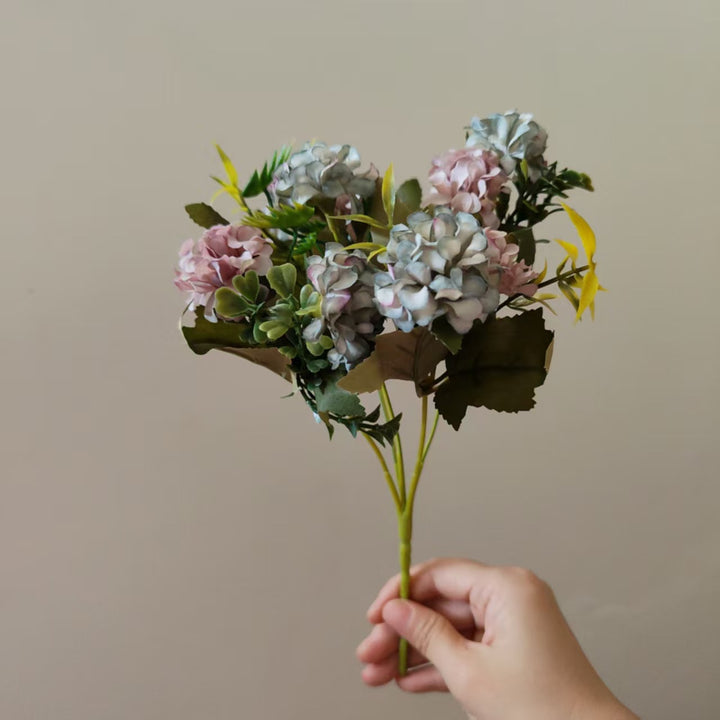 Romantische Blumenarrangement