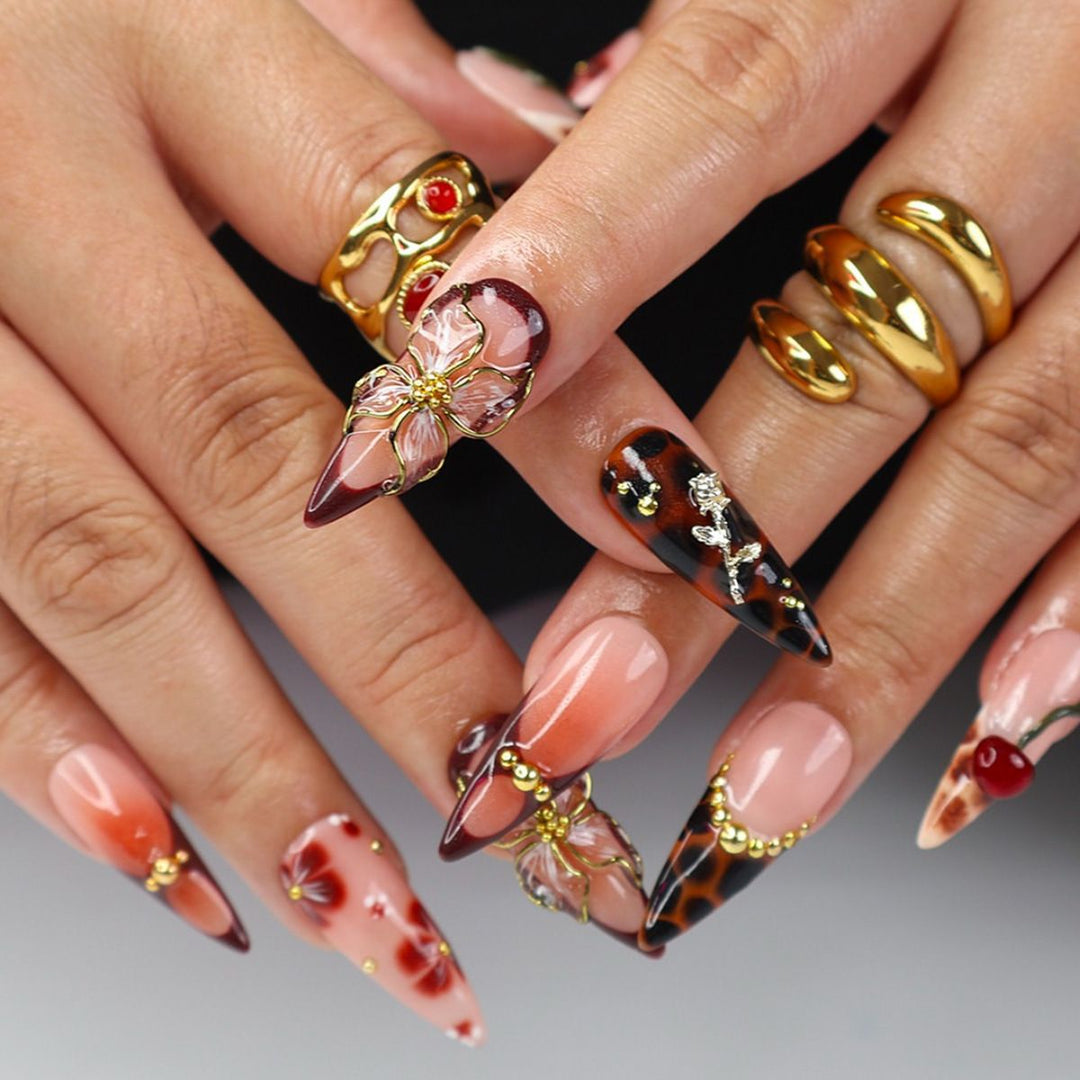 Künstlerisches dekoratives Press-On Nagelset Karnz