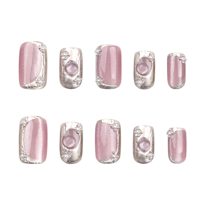 Kunstvolle Nagelkunst mit Glitzer- und Ombre-Effekt Karnz