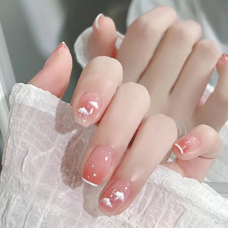 Kunstvolle Nagelkunst mit 3D-Applikationen Karnz