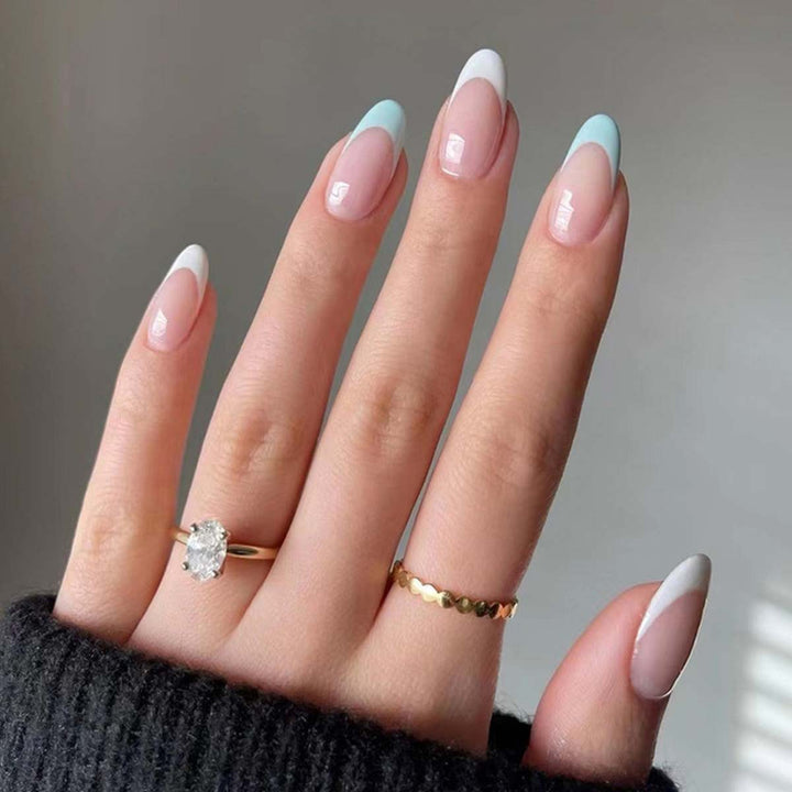 Elegantes und modernes Nageldesign Karnz