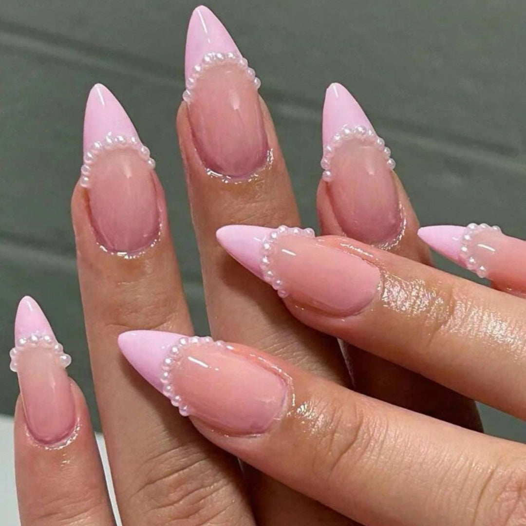 Kunstnagelset mit elegantem Perlendesign Karnz