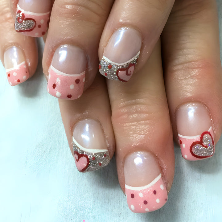 Herz-inspirierten Press-On Nagelkunst Karnz