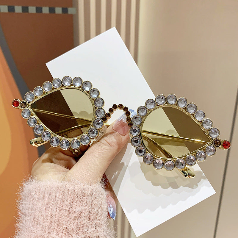 Damen Glamouröse Sonnenbrille mit funkelndem Strass Besatz Karnz