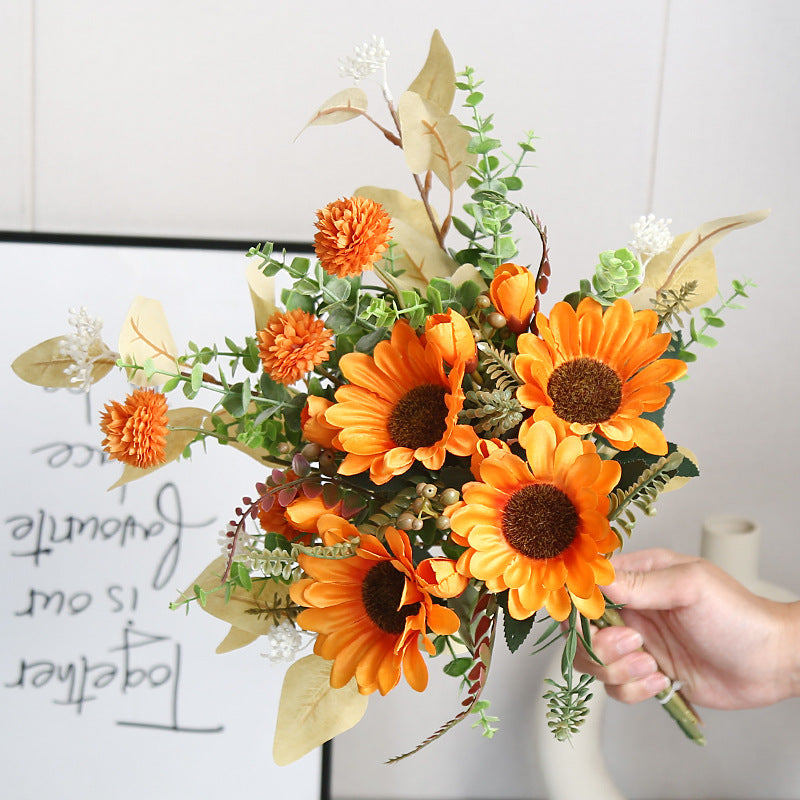 Dekorative Sonnenblumenblumenarrangement