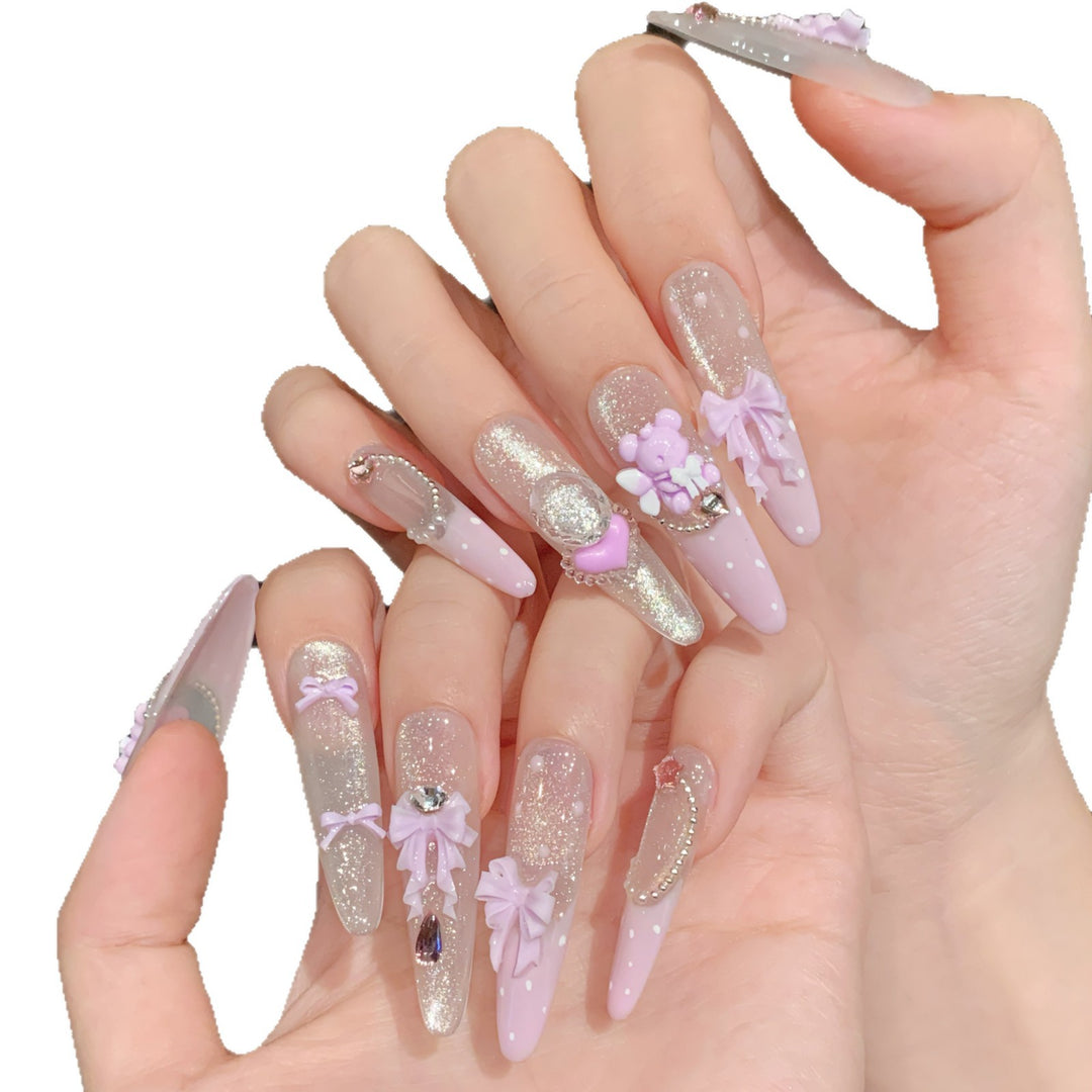 Dekoratives Press-On Nail Art Set mit verspielten Akzenten