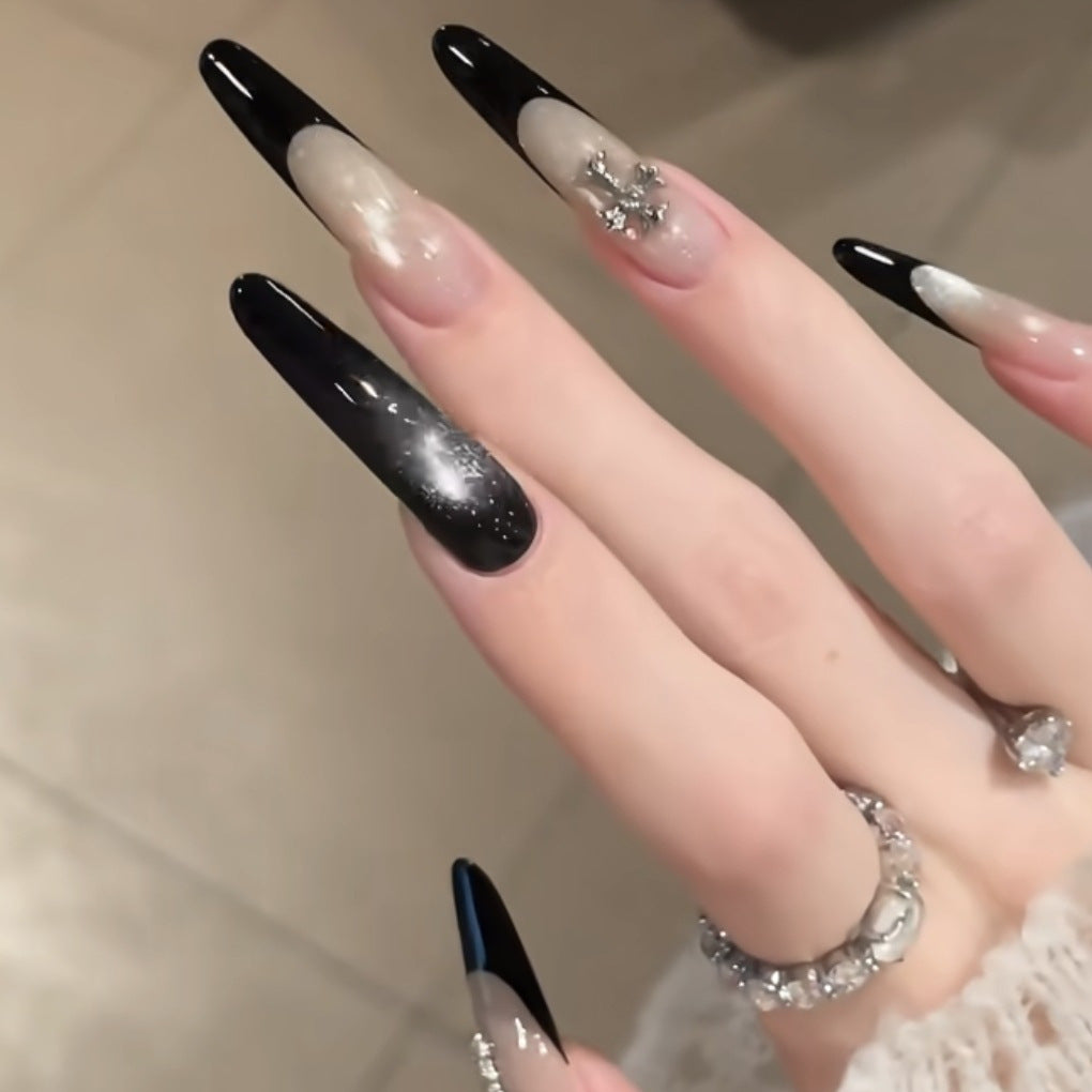 Glamouröse Stiletto-Nageldesigns