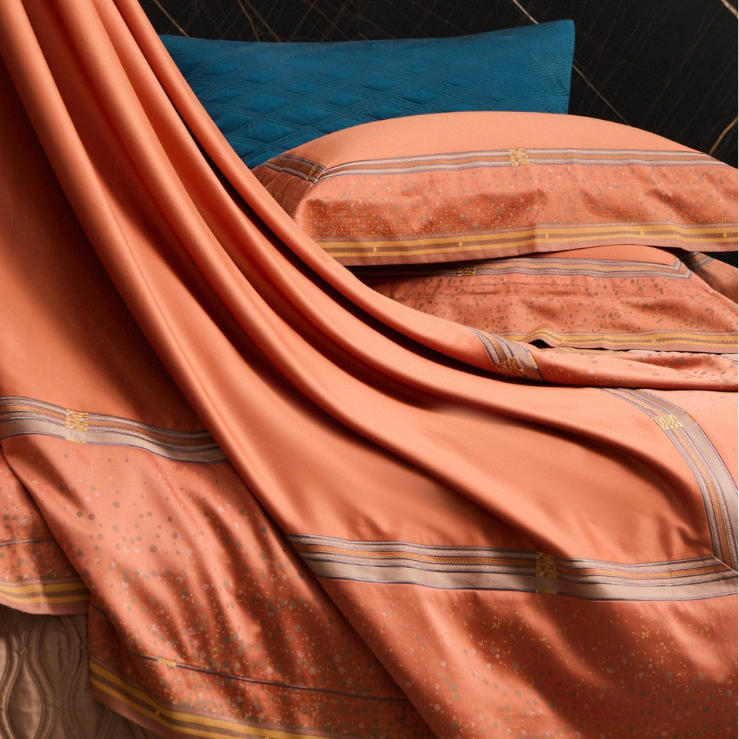 Premium Satingewebe Bettwäsche Ensemble mit Jacquard-Streifenborder