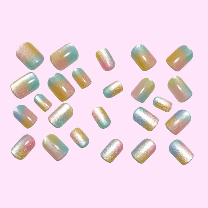 Kunstnägel im zarten Ombre-Design mit Glitzer-Effekten Karnz