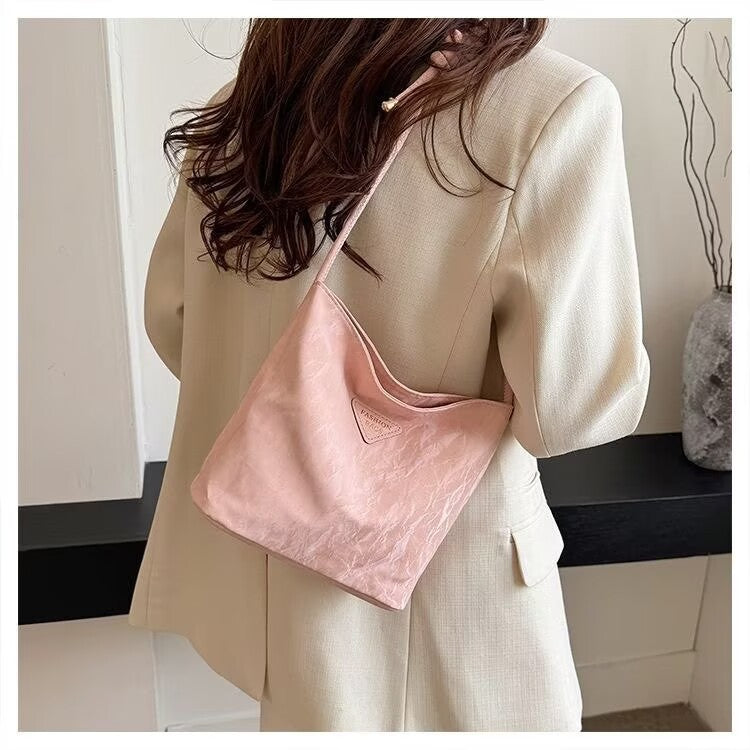 Moderner minimalistischer Eimer Tasche