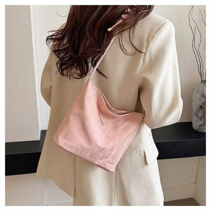 Moderner minimalistischer Eimer Tasche