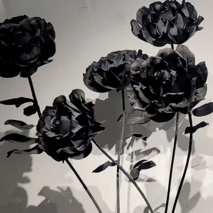 Künstlerische dekorative schwarze Rosen-Skulptur