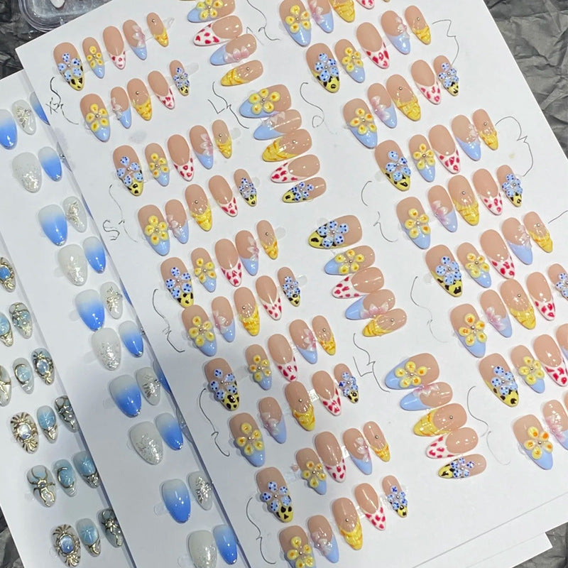 Künstlerisches florales und gemustertes Press-On-Nagel-Set