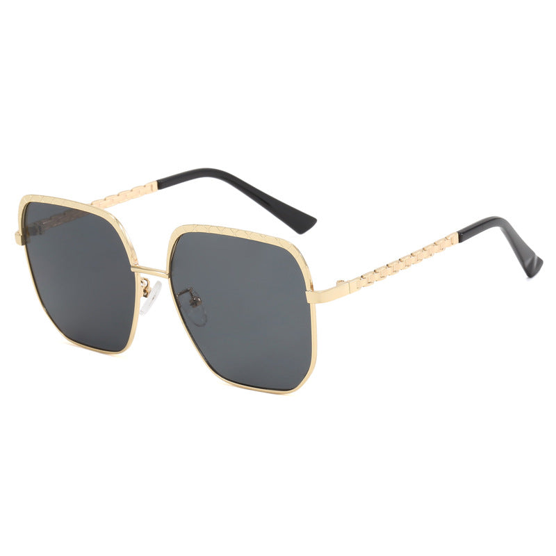 Damen modische Sonnenbrille mit quadratischem Rahmen und stilvollen Details Karnz