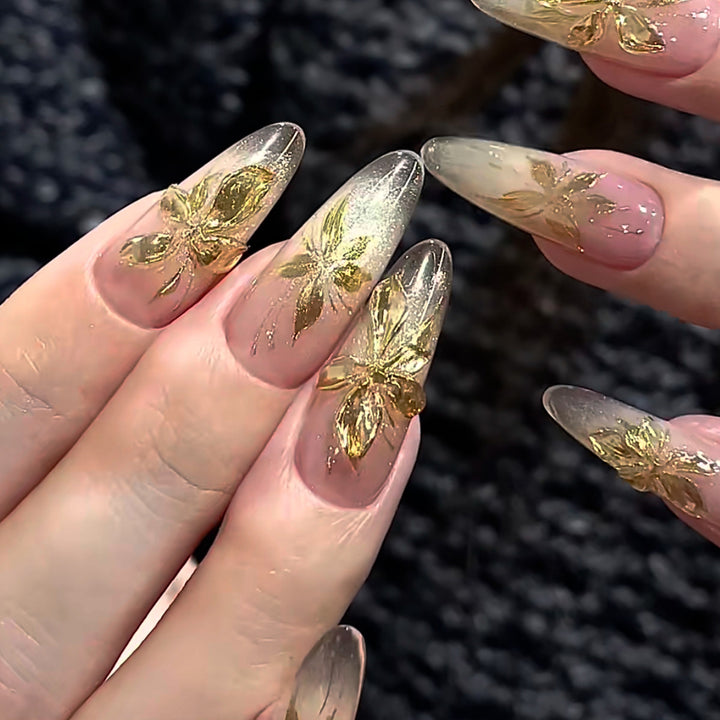 Blumeninspiriertes Press-On Nail Set Karnz