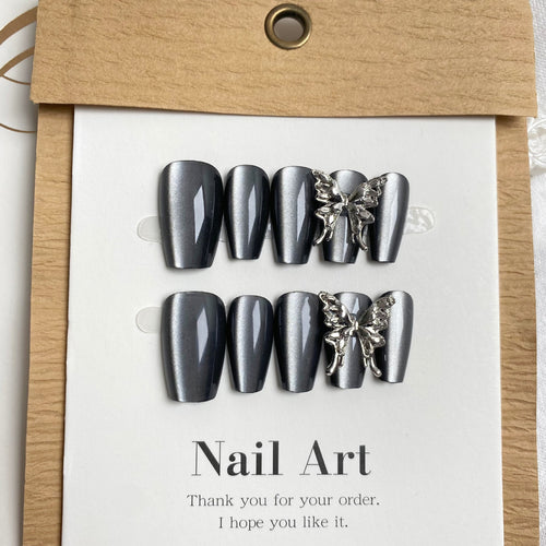 Dekorative Press-On Nagelset mit Schmetterlingsakzenten