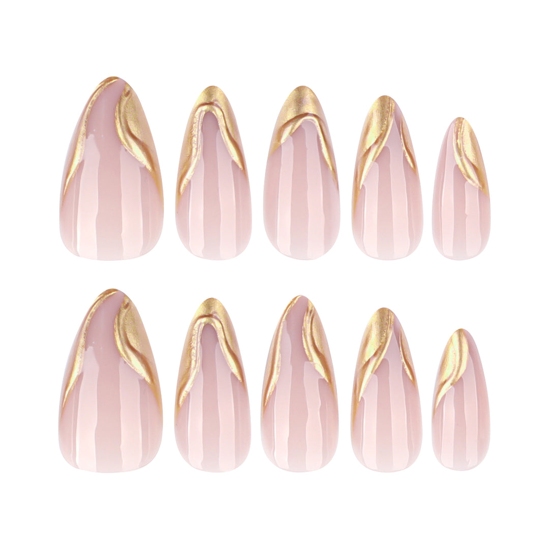 Elegante Stiletto-Nägel mit schimmerndem Gold-Akzent Karnz