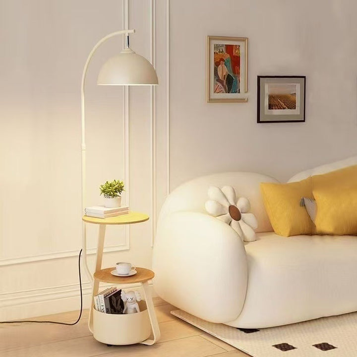 Moderne Bogen-Stehlampe mit integriertem Beistelltisch