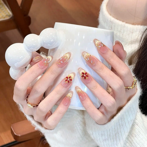 Kunstnägel mit elegantem Blumendesign und Glitzerakzenten Karnz