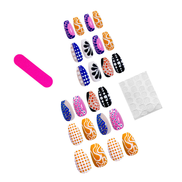 Kreative Nail Art mit verschiedenen Mustern Karnz