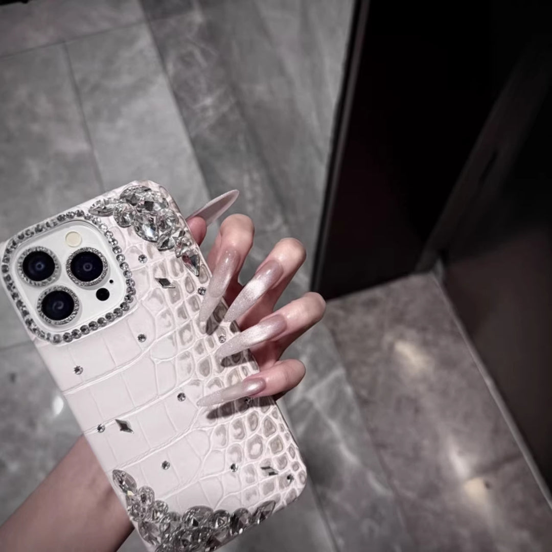Lange Stiletto-Nagelverlängerungen mit Glitter-Akzenten