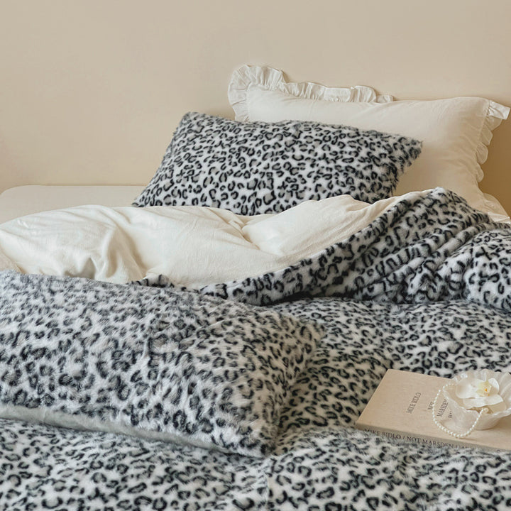 Plüsch-Bettwäsche-Set mit Animal-Print und extrafluffiger Minky-Oberfläche