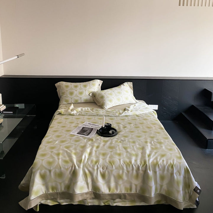 Bettwäsche-Garnitur aus Baumwollsatin mit dezentem Herz-Jacquard und seidig-glänzendem Finish Karnz