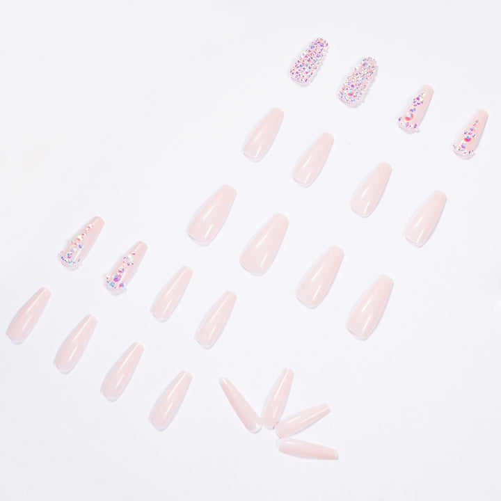 Glamouröse Nagelverlängerungen mit Strass-Akzenten Karnz