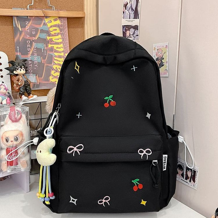 Verspielter Rucksack mit Stickereien Karnz