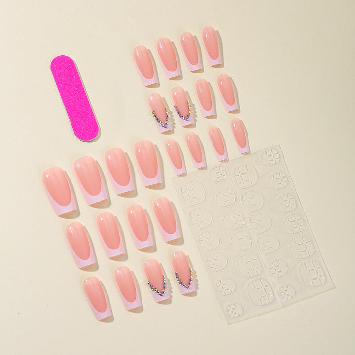 Elegante French Tip Acryl-Nagelerweiterungen mit Strassakzenten Karnz