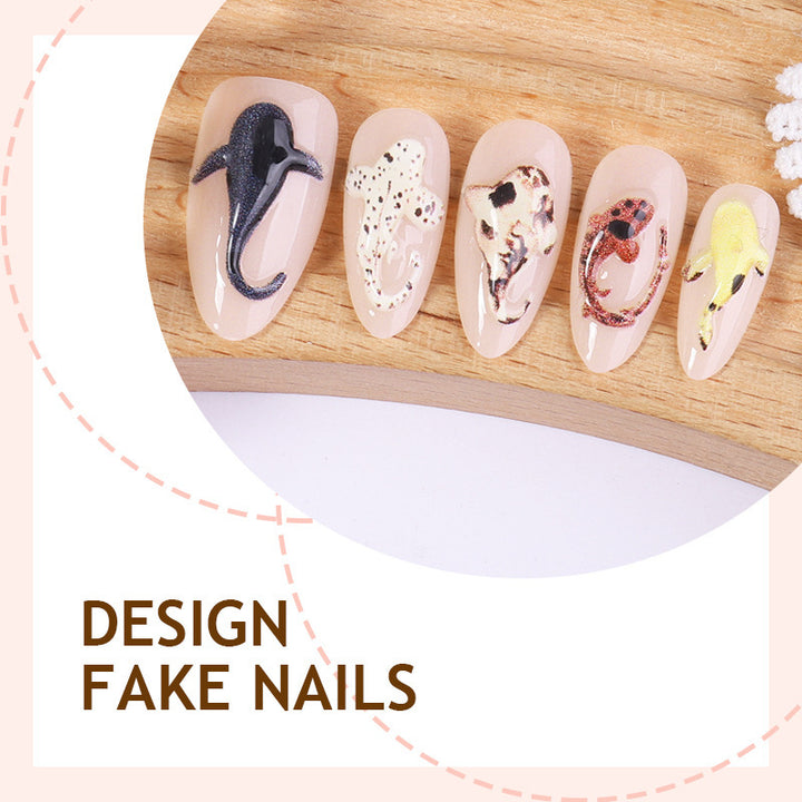 Kreatives Kunstnagelset mit verspielten Fischmotiven Karnz