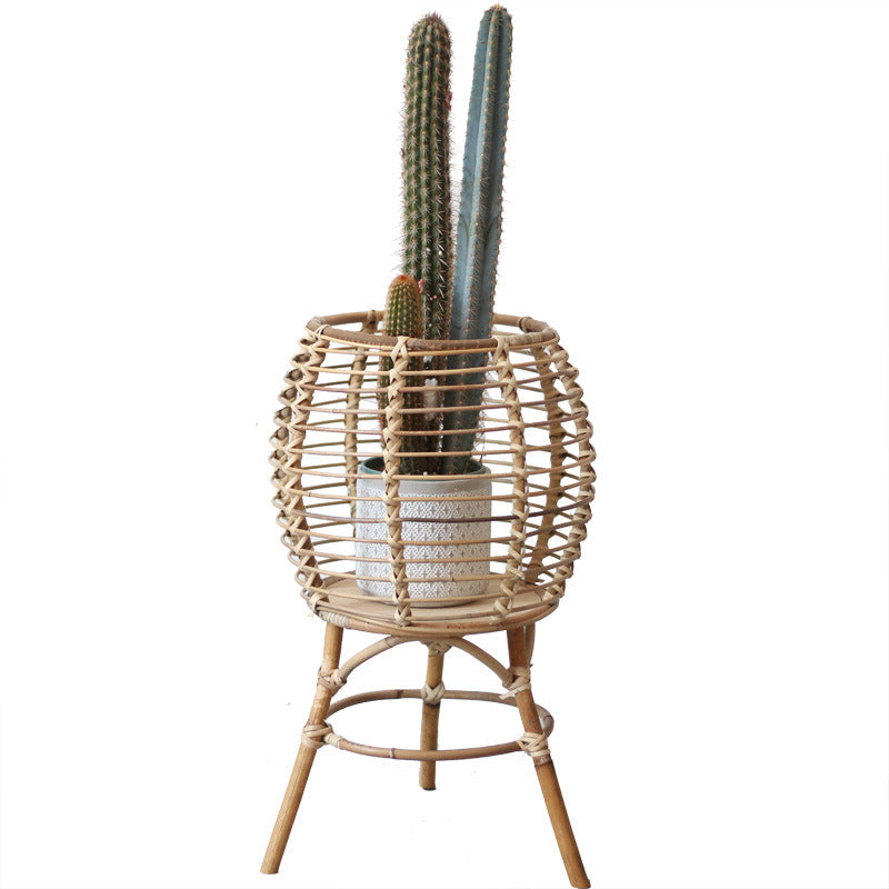 Handgefertigter Rattan-Hocker Karnz