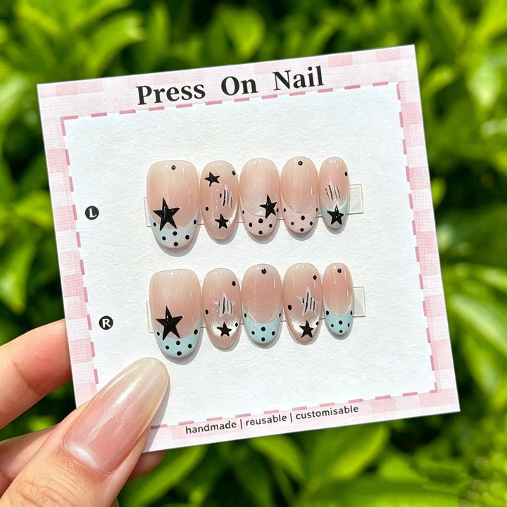 Glamourös Press-On Nagelkunst Set mit dekorativen Strasssteinen