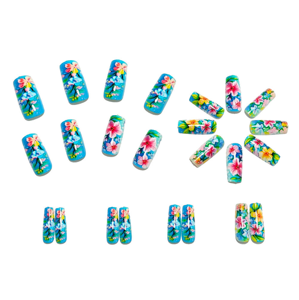 Kunstnagelset mit Blütenmotiv und Glanzfinish Karnz
