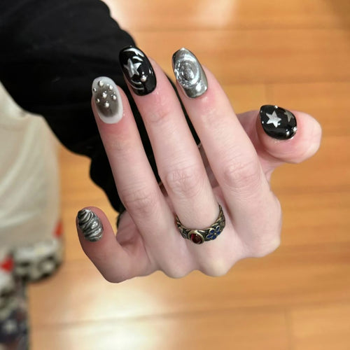 Künstlerisches Nagelkunstdesign