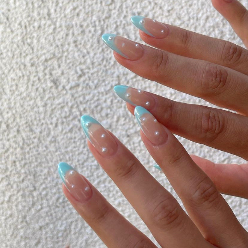 Elegantes French Tip Press-On Nail Set Karnz