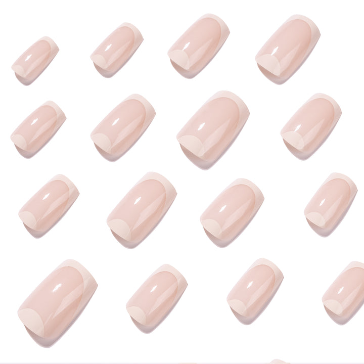 Elegante Nagelkunst mit durchscheinendem French-Tip Karnz