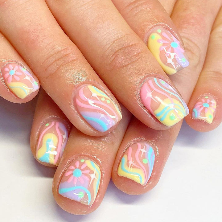 Künstlerische Nagelkunst Karnz