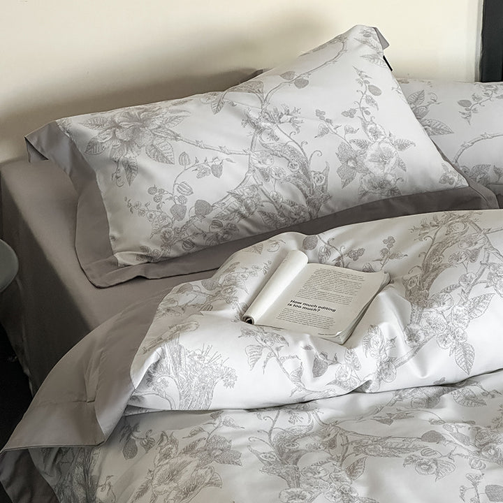 Exklusive Baumwollsatin-Bettwäschegarnitur mit floraler Jacquardstruktur und Wendefunktion