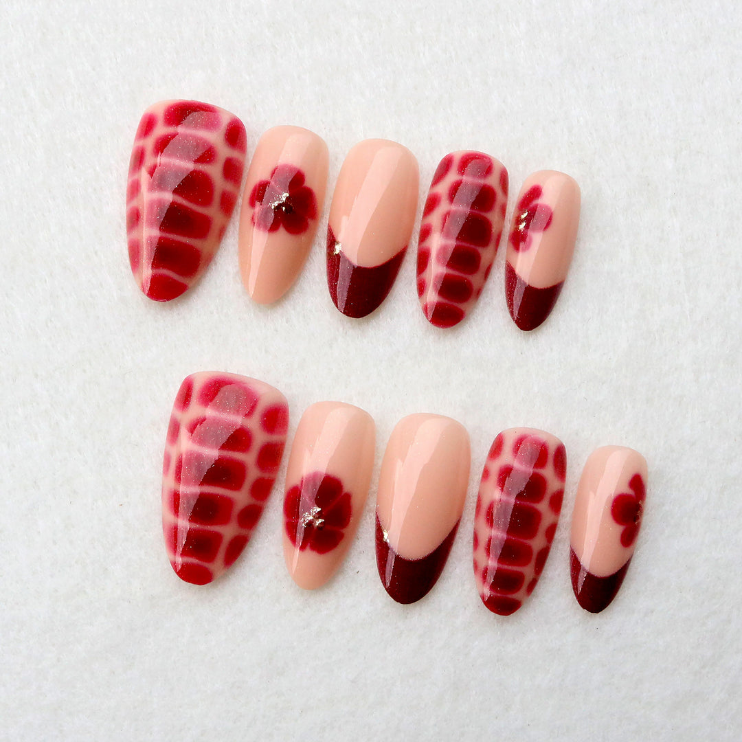Künstlerisches Press-On Nagelkunst Set mit Blumenmustern