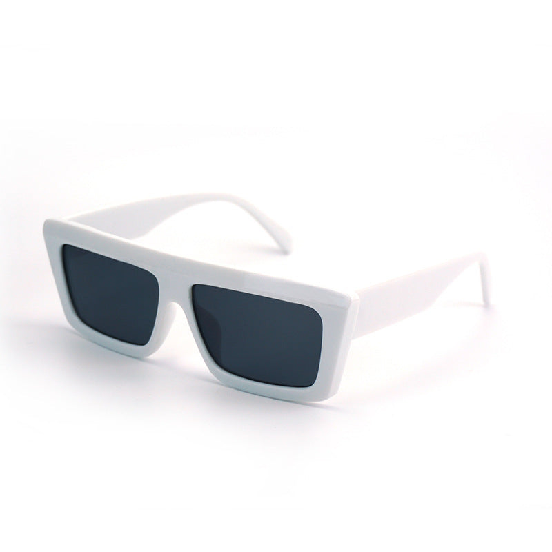 Damen Oversized Sonnenbrille mit modernem und kantigem Design Karnz