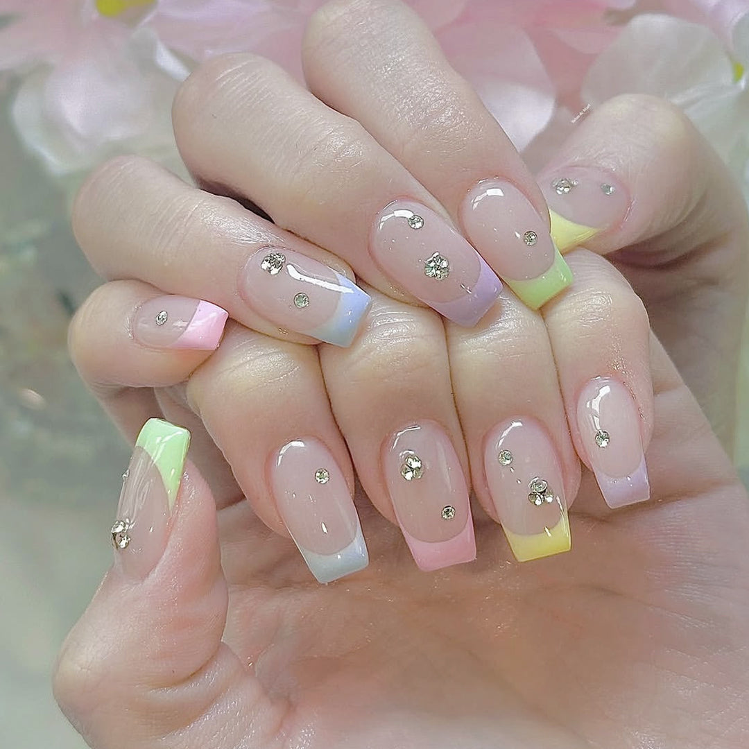 Elegante Pastell-Gradient-Nagelverlängerungen mit Strass-Akzenten Karnz