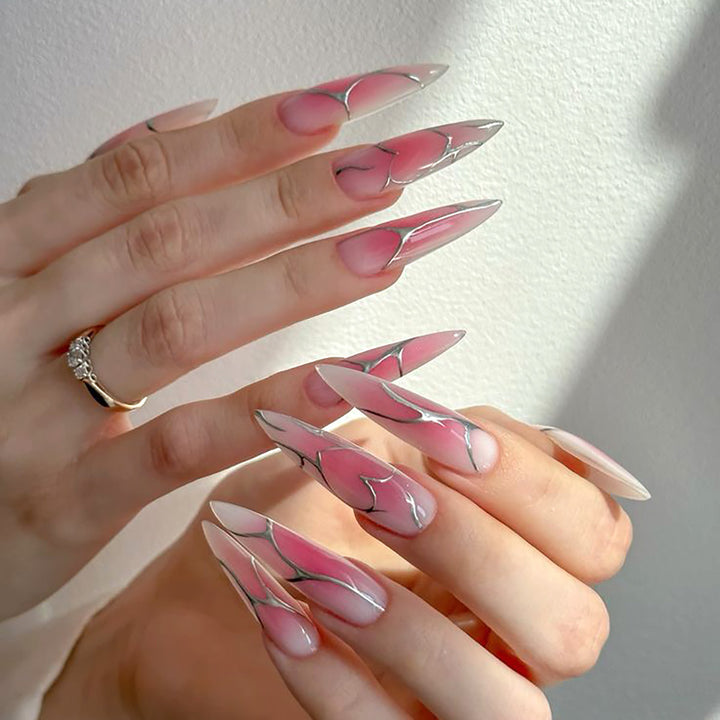 Künstlerische Stiletto Nagelkunst Verlängerungen Karnz