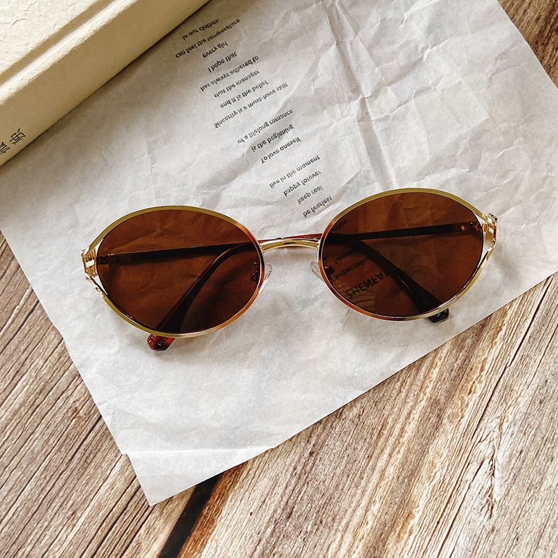 Runde Sonnenbrille mit Goldenen Akzenten Karnz