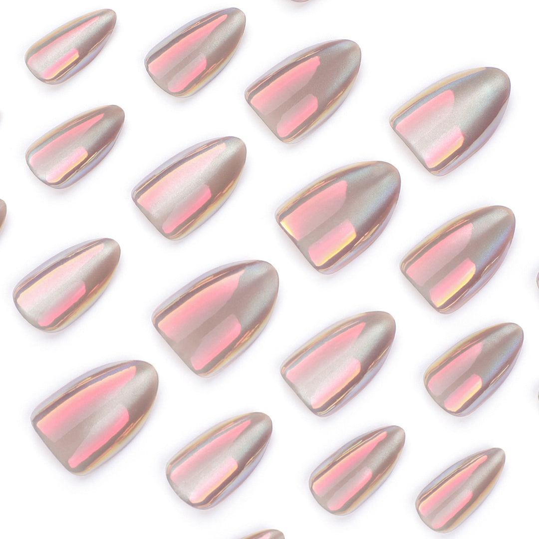 Elegante Kunstvolle Stiletto-Nägel mit schimmerndem Farbverlauf Karnz