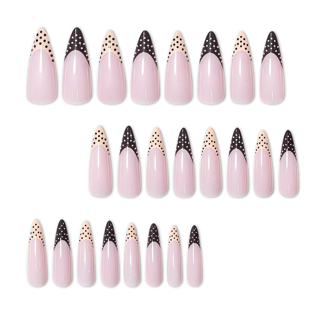 Elegante modische Nagelkunst Karnz