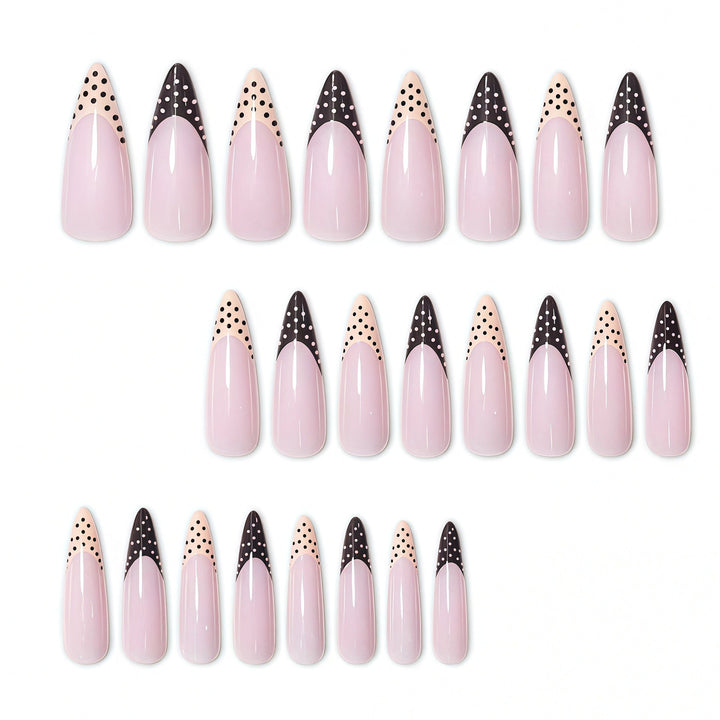 Elegante modische Nagelkunst Karnz