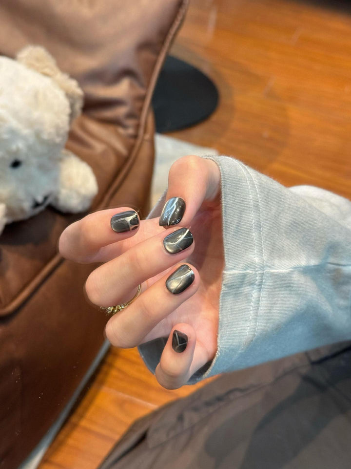 Kunstnagelset mit Modernem Geometrischen Design Karnz