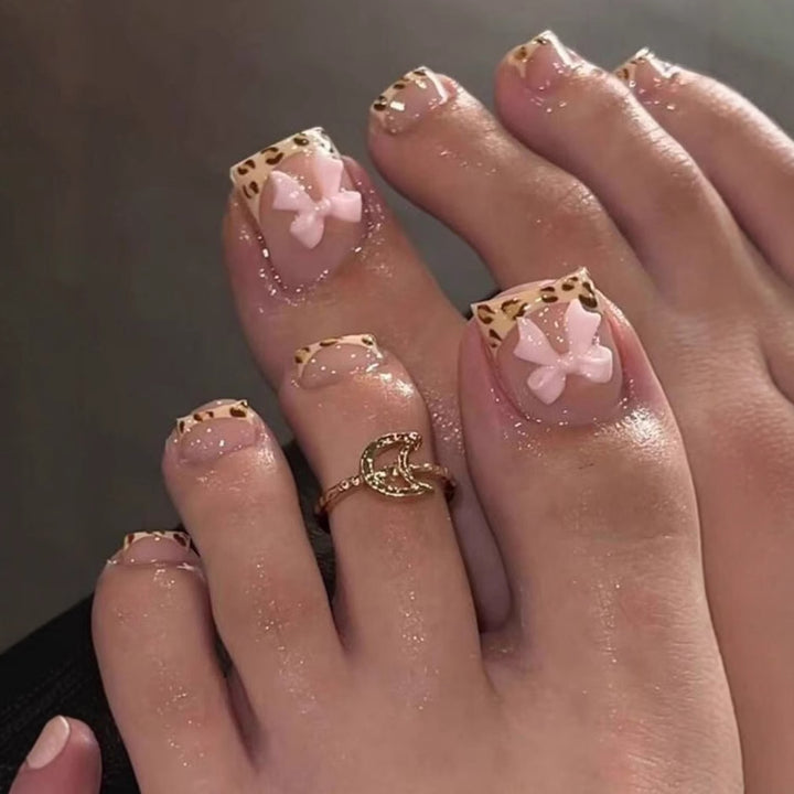 Fußnagelkunstset mit lebhaften Schleifen-Design und trendigem Leopardenmuster Karnz
